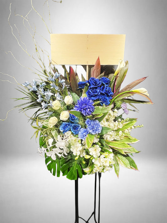 ブルーローズとグリーンリーフのスタンド花(祝い花)|Re:Bloom HANA GARDEN TOKYO