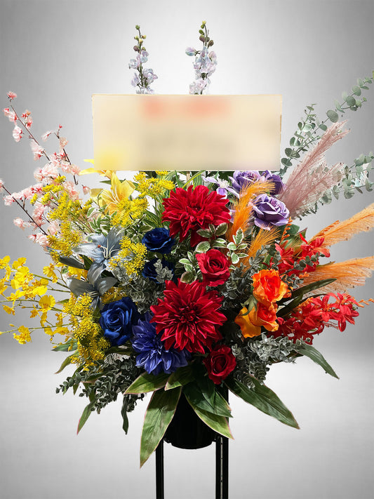 レッドダリアとブルーローズが彩るアーティフィシャルスタンド花(イベントや公演祝いに贈る華やかな祝い花)|Re:Bloom HANA GARDEN TOKYO