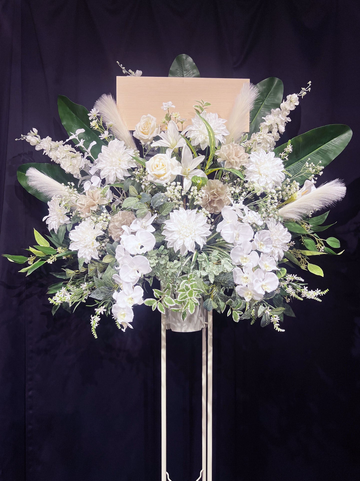 白い胡蝶蘭 スタンド花 白2段 胡蝶蘭入り|スタンドフラワー|葬儀花専門店 Funeral Flower