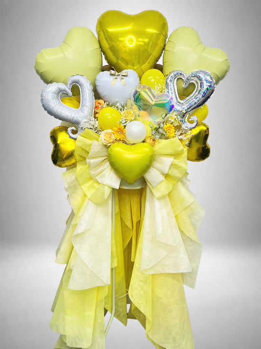 Re:Bloom イエローハートジュエリーバルーンスタンド イエローのハートバルーンとオーロラ装飾が特徴の華やかなフラワースタンド