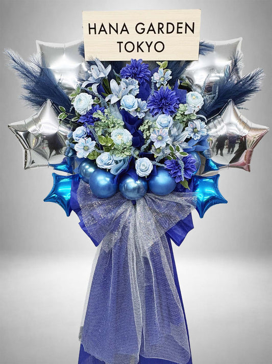 Re:Bloom ブルースタージュエリースタンド ブルーの花とシルバーのスターバルーンを使用したクールなフラワースタンド