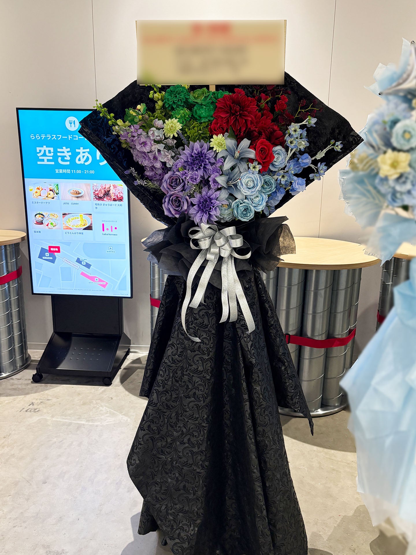 LaLa arena TOKYO- BAYへお届けしたオーダーメイドのフラワースタンド|HANA GARDEN TOKYO