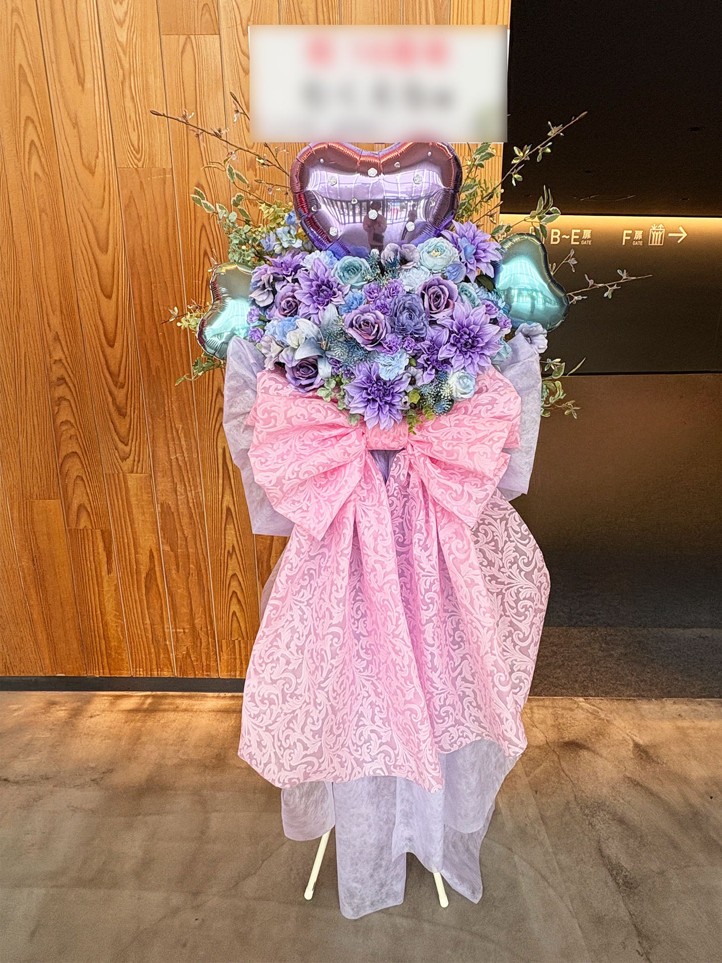 立川ステージガーデンへお届けしたオーダーメイドのフラワースタンド|HANA GARDEN TOKYO
