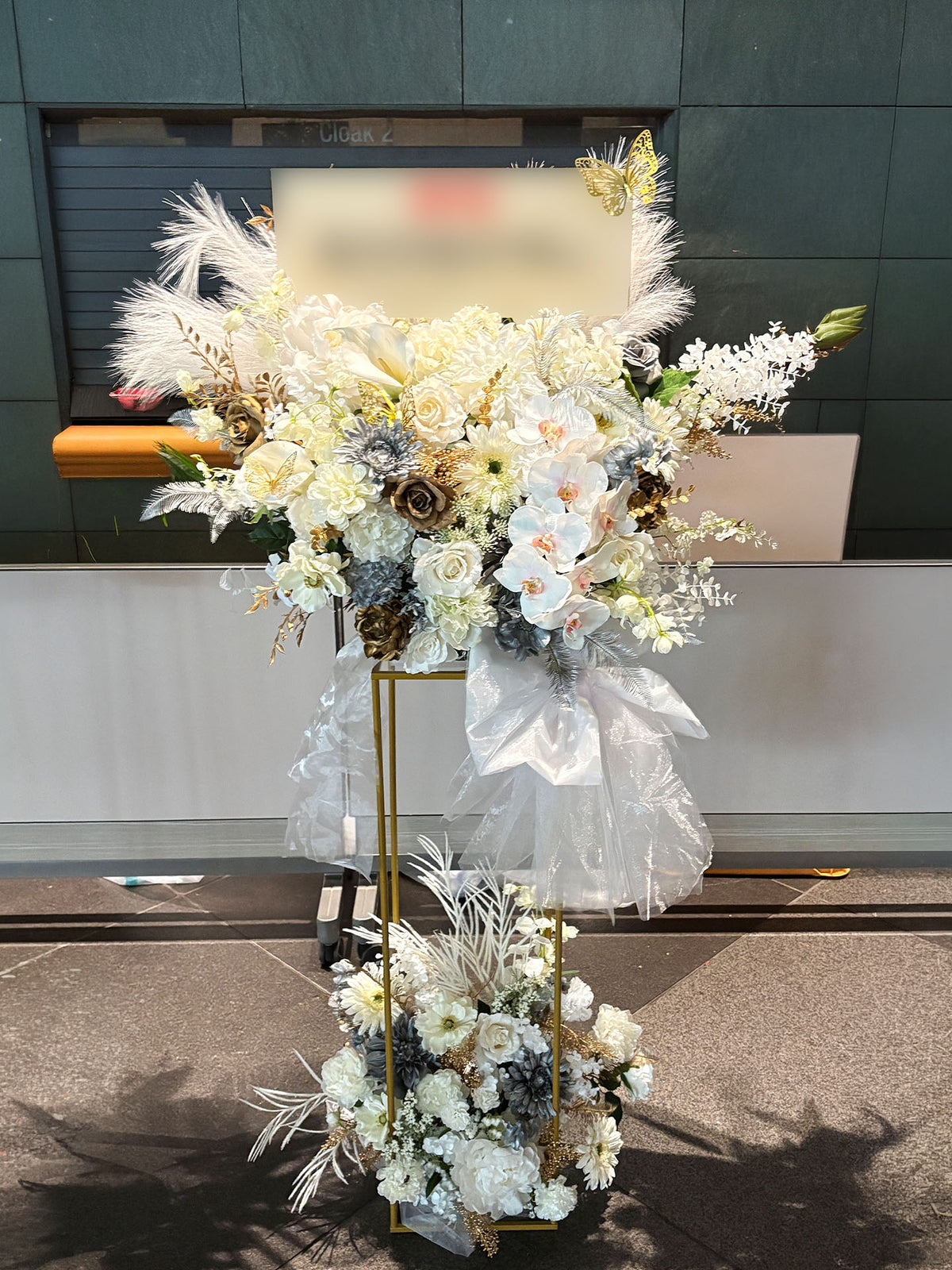 東京国際フォーラムへお届けしたオーダーメイドのフラワースタンド|HANA GARDEN TOKYO