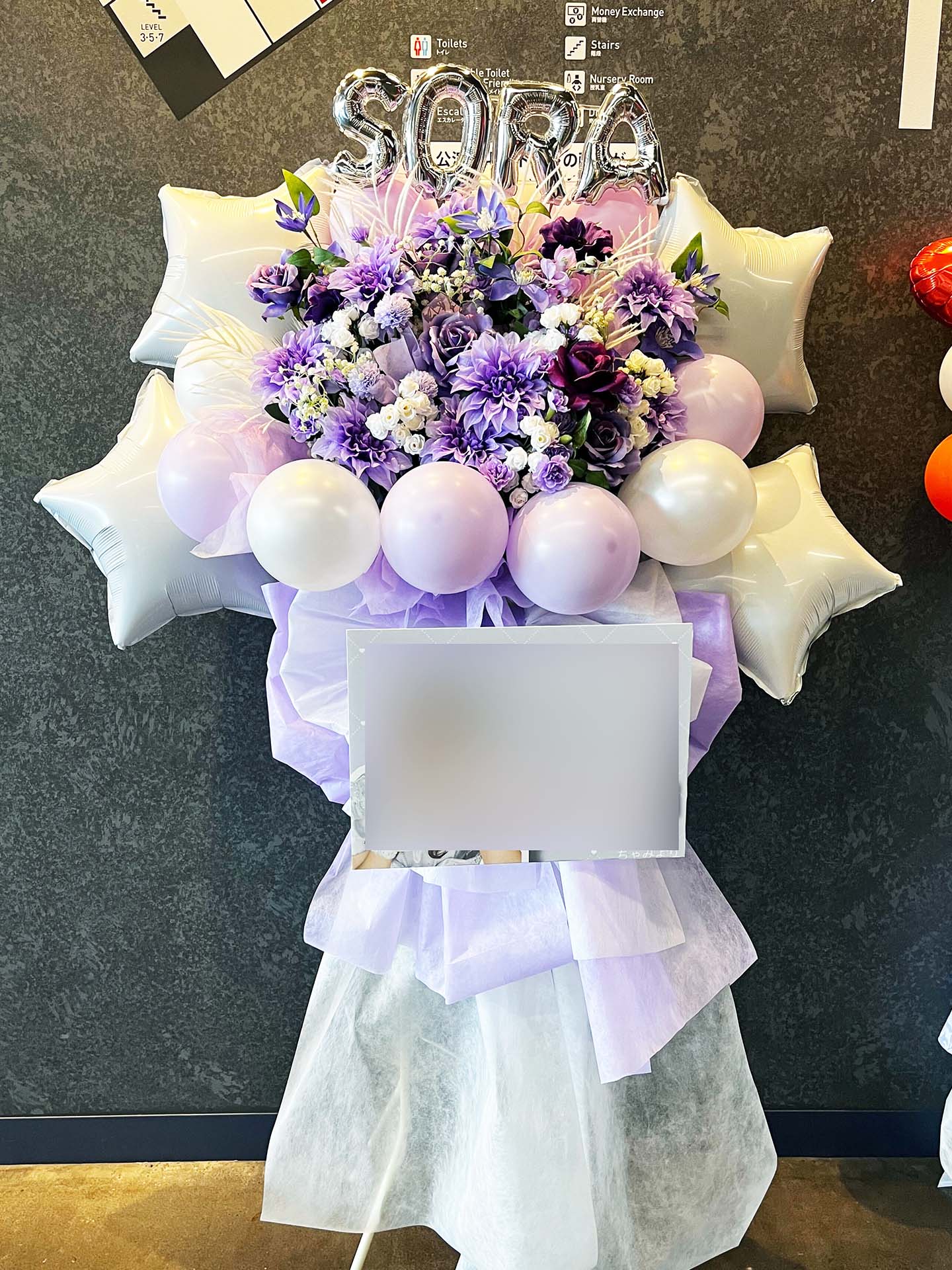 HANA GARDEN TOKYOのオーダーメイドスタンド花事例|ライブや公演を彩るオリジナルデザイン