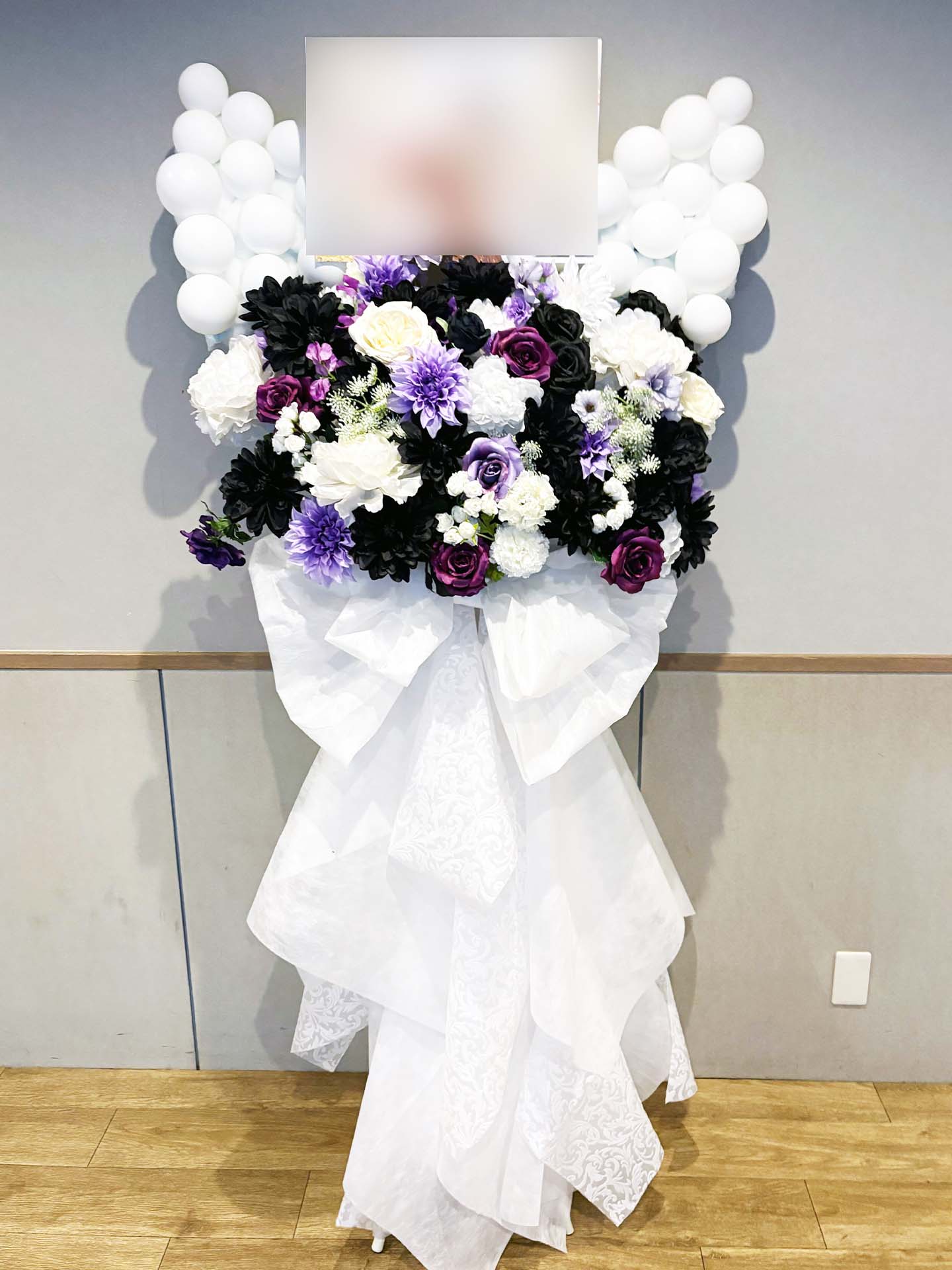 HANA GARDEN TOKYOが手がけたオーダーメイドスタンド花の実例をご紹介。想いを形にする特別なフラワーデザインを、無料相談でお作りします。