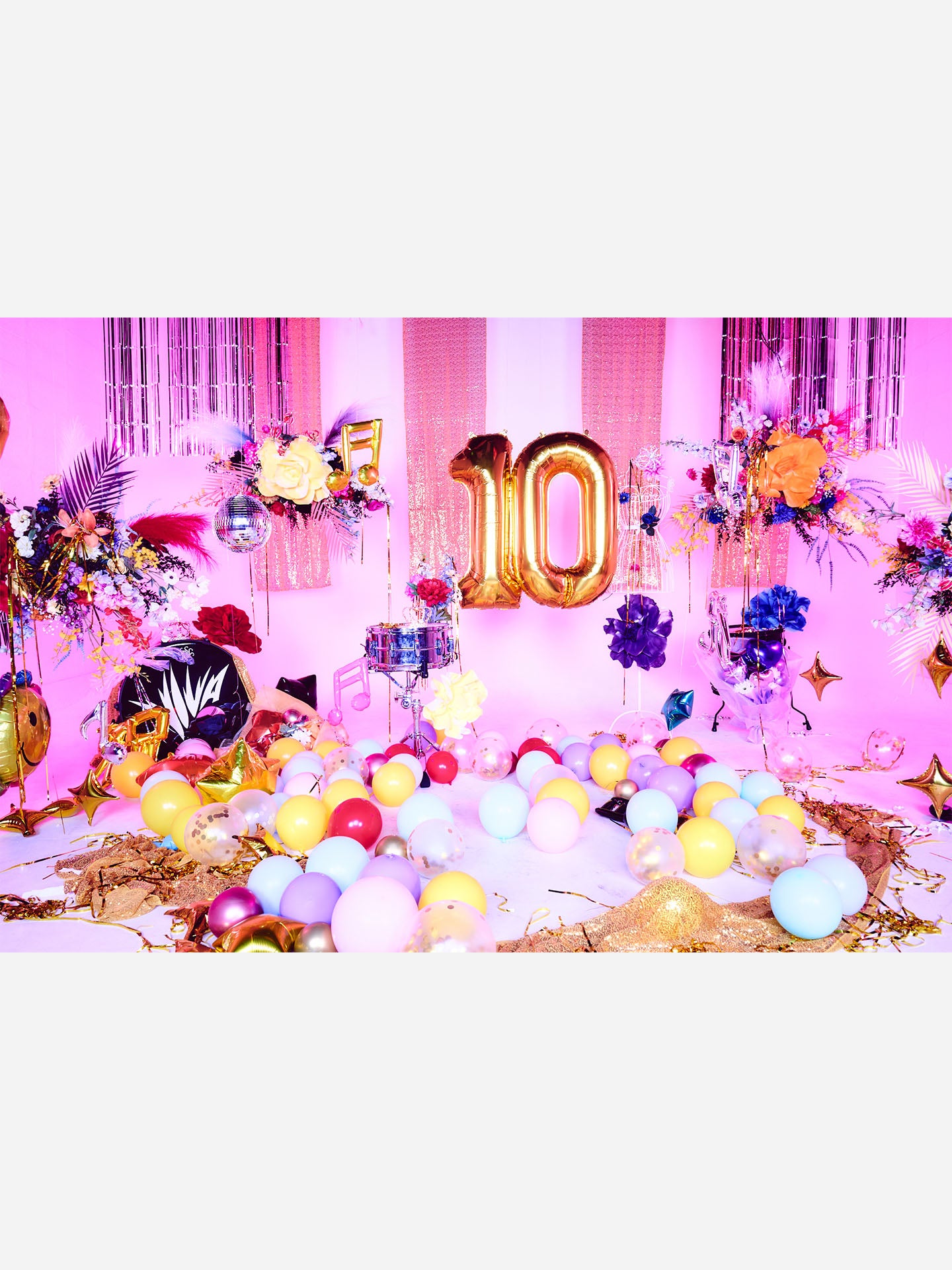 ビバラッシュ10周年アーティスト写真撮影の装飾事例