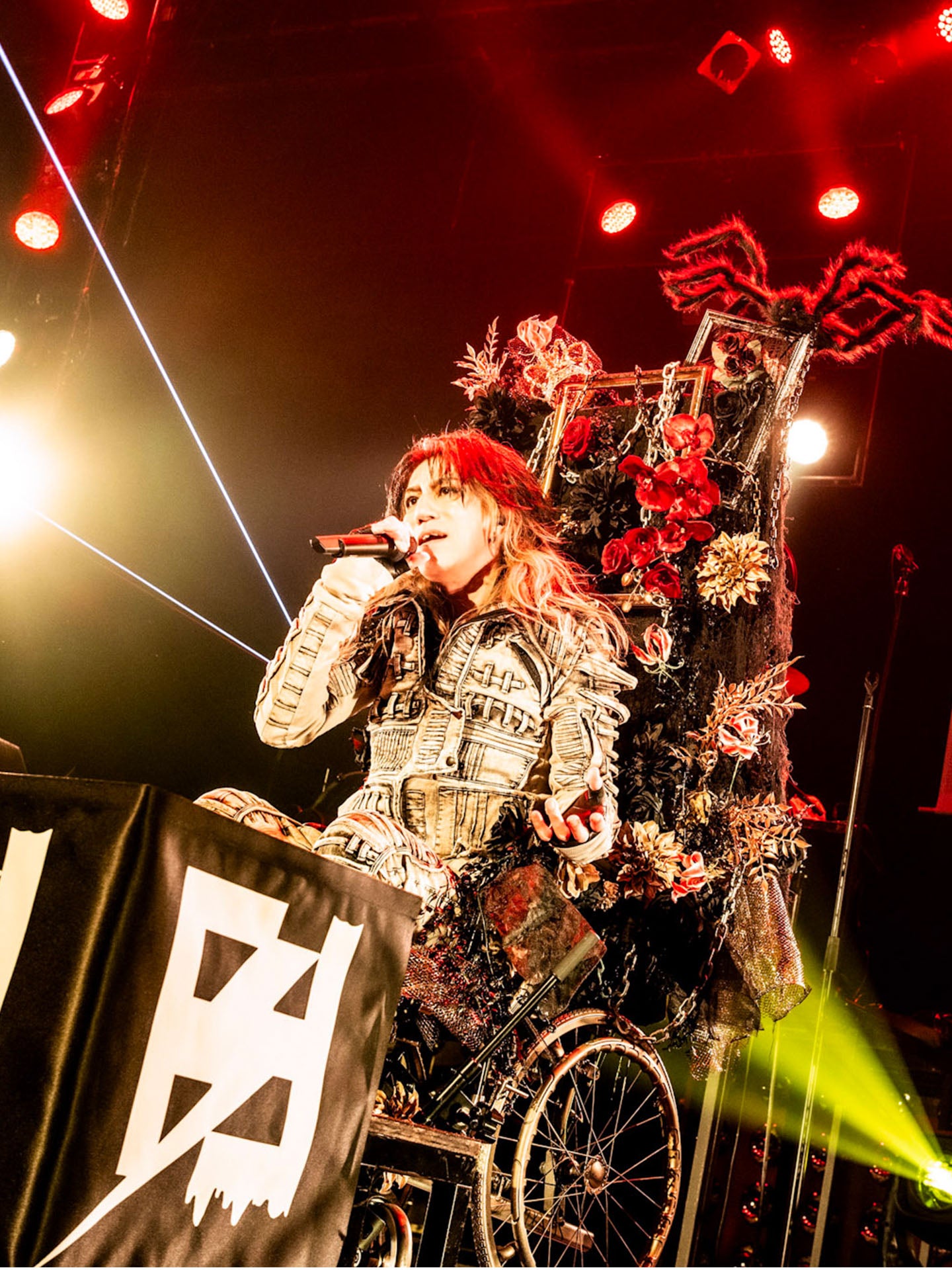 FANATIC◇CRISIS｜ライブ演出用小道具装飾 | HANA GARDEN TOKYO