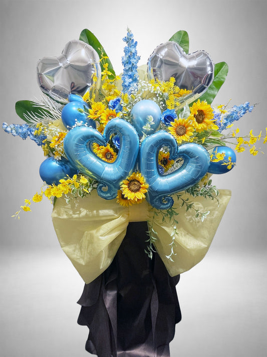 サンフラワーとスカイブルーバルーンのスタンド花（夏イベントや公演に贈る爽やかなバルーンフラワー祝い花）｜Re:Stand HANA GARDEN TOKYO