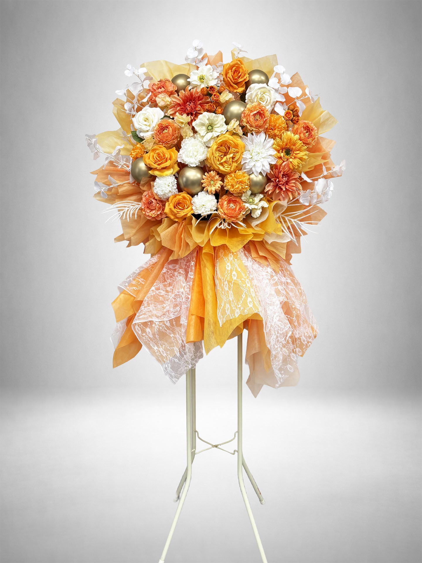 [Re:Bloom] アプリコットレーススタンド｜アプリコット・オレンジ・ホワイトの花々と繊細なレースを組み合わせた上品なアーティフィシャルフラワースタンド