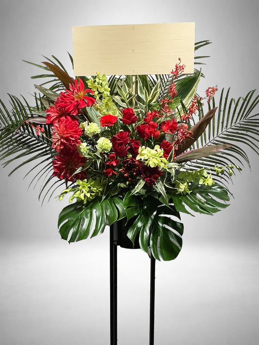 赤に白が映えるシンプルなスタンド花（公演祝いや開店祝いに贈る上品な祝い花）｜Re:Stand HANA GARDEN TOKYO