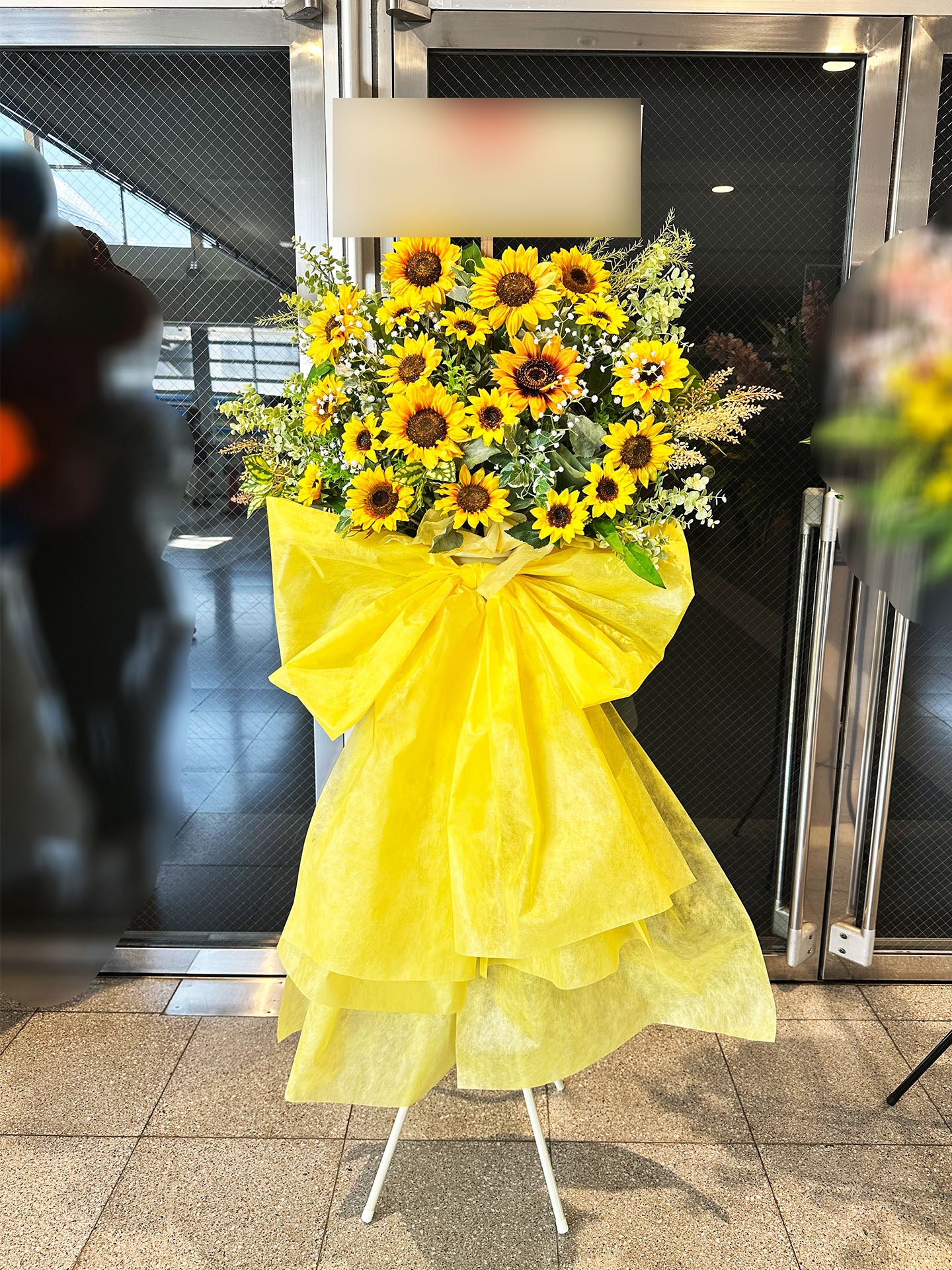 幕張メッセへお届けしたオーダーメイドのフラワースタンド｜HANA GARDEN TOKYO