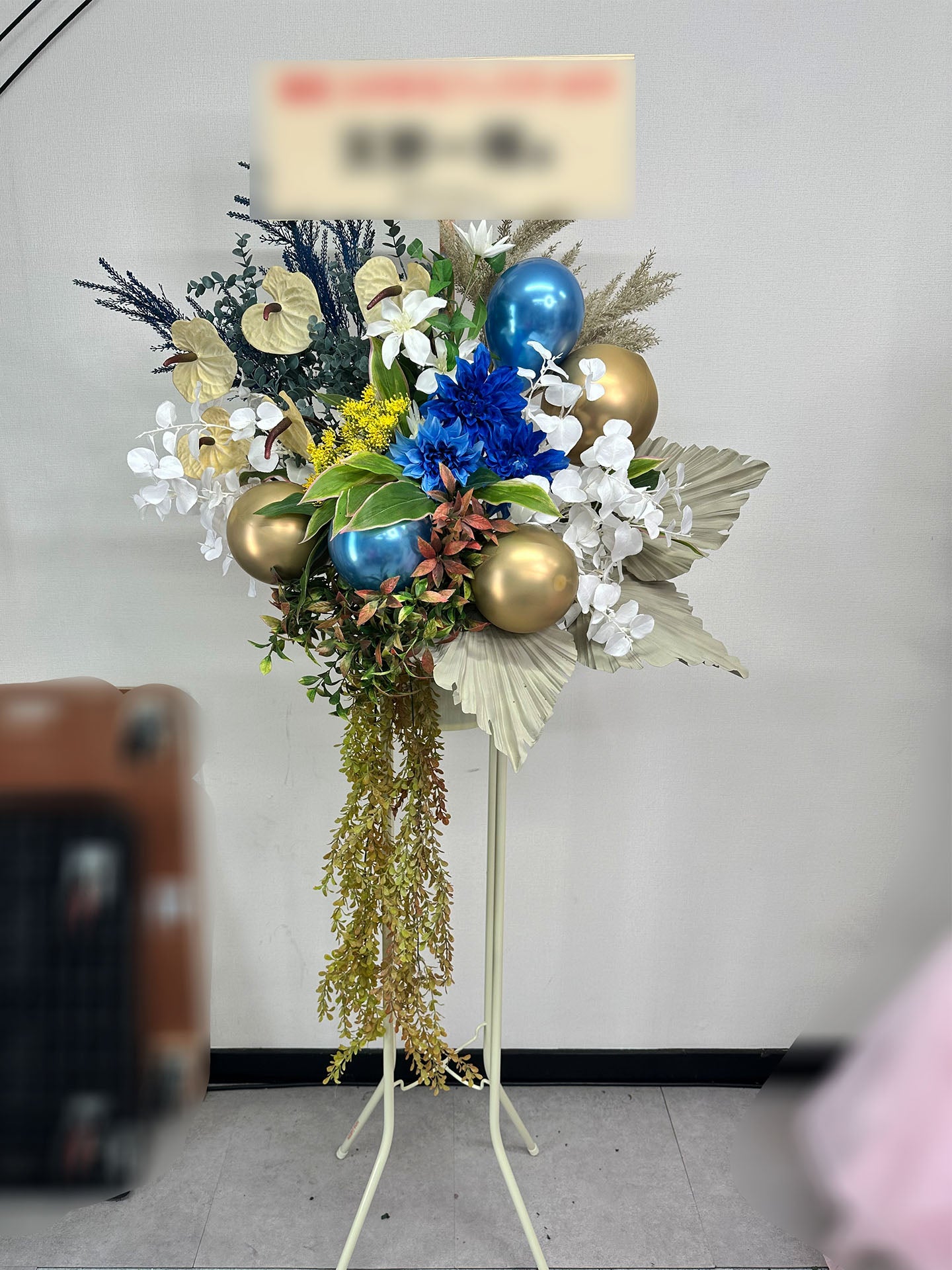 大手町三井ホールへお届けしたオーダーメイドのフラワースタンド｜HANA GARDEN TOKYO