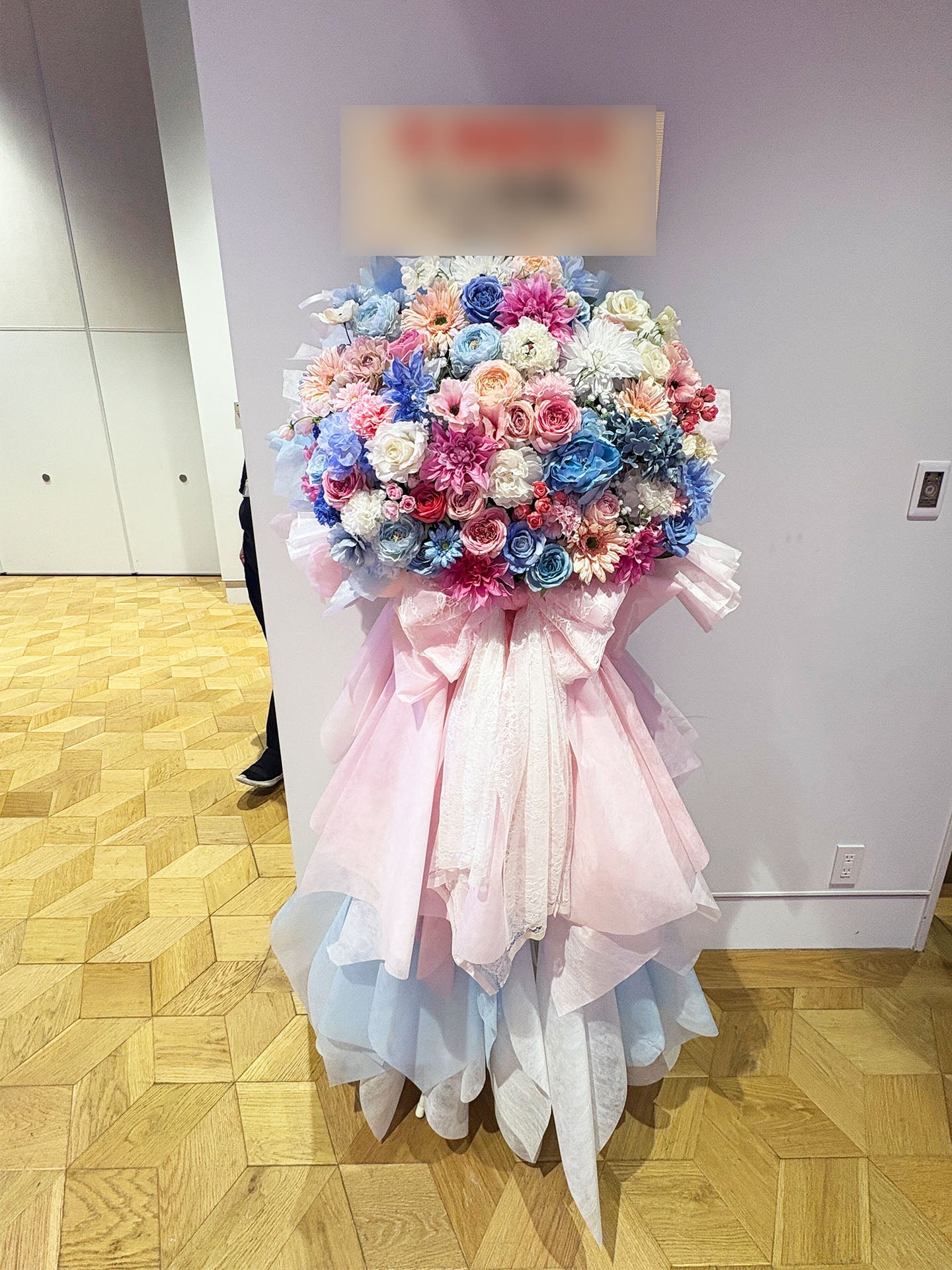 AOYAMA GRAND HALLへお届けしたオーダーメイドのフラワースタンド｜HANA GARDEN TOKYO