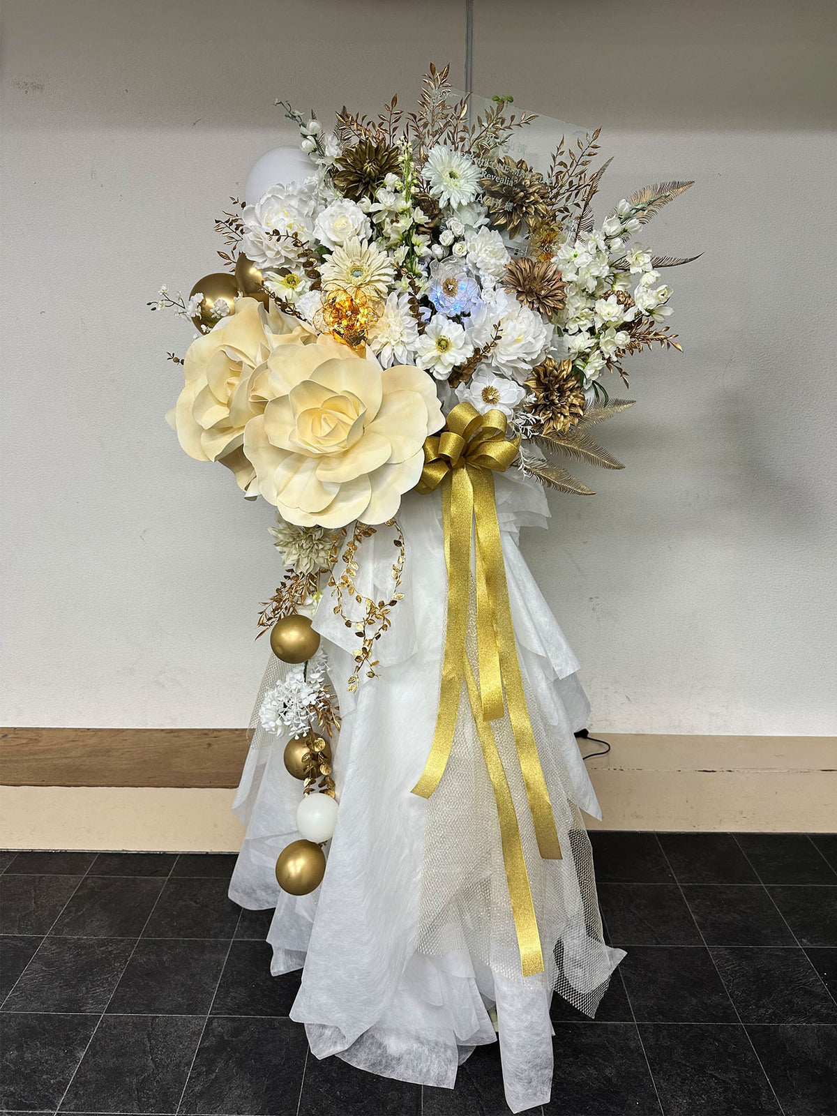白金高輪SELENE b2へお届けしたオーダーメイドのフラワースタンド｜HANA GARDEN TOKYO