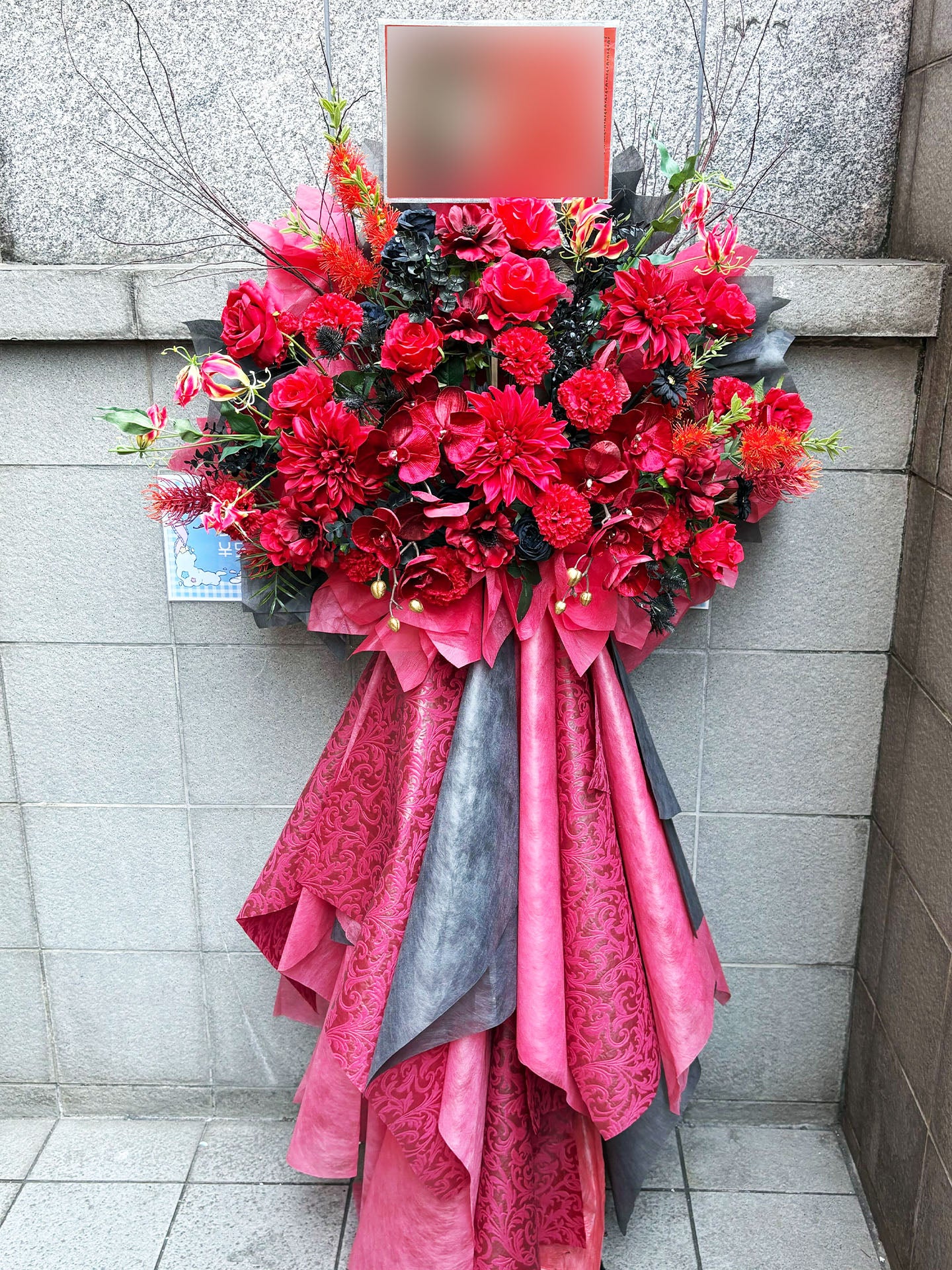 HANA GARDEN TOKYOのオーダーメイドスタンド花事例｜ライブや公演を彩るオリジナルデザイン